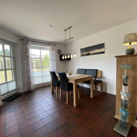 Holiday home Doppelhaushaelfte Strandhus *