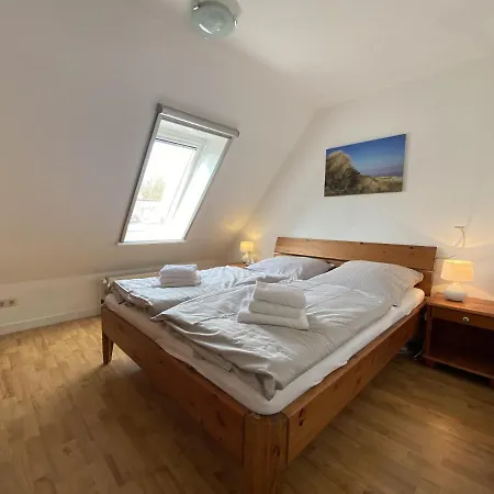 Holiday home Doppelhaushaelfte Strandhus *