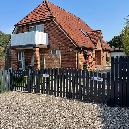 Holiday home Doppelhaushaelfte Strandhus *